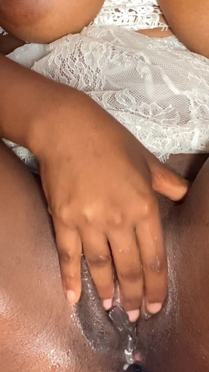 Slipperyblackgirl: All Hail krémová kundička, která mě chtěla pro více