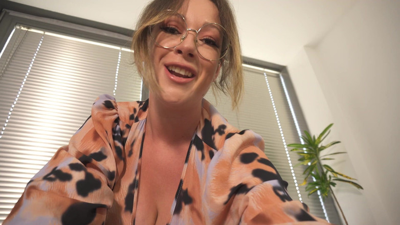 Sasha Curves: Повысили до домашнего животного