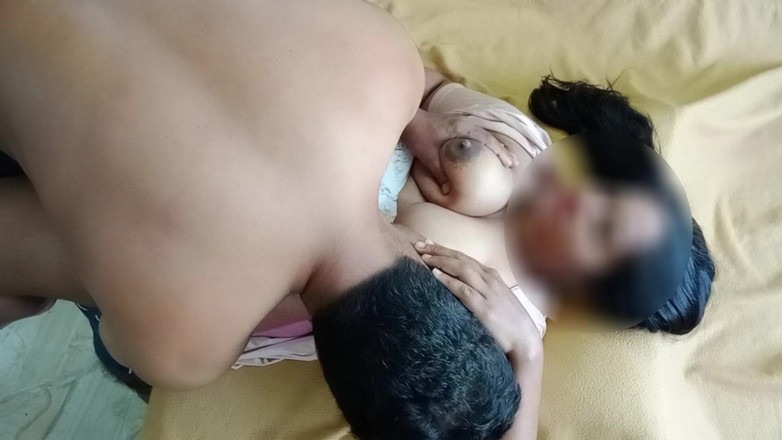 Indian Disha: Dakka mutfakta Hintli kadın için mutfak eşyaları verdi ve onu...