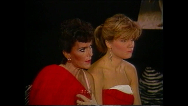 Vintage megastore: Dvě nadržené měly sex, zatímco je někdo sledoval