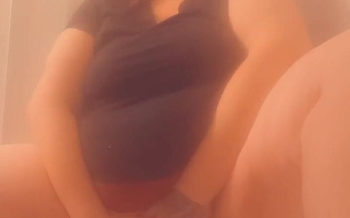 Big booty pawg conqueror: My Girl Playing with Dildo and Pissing in Tub for...
