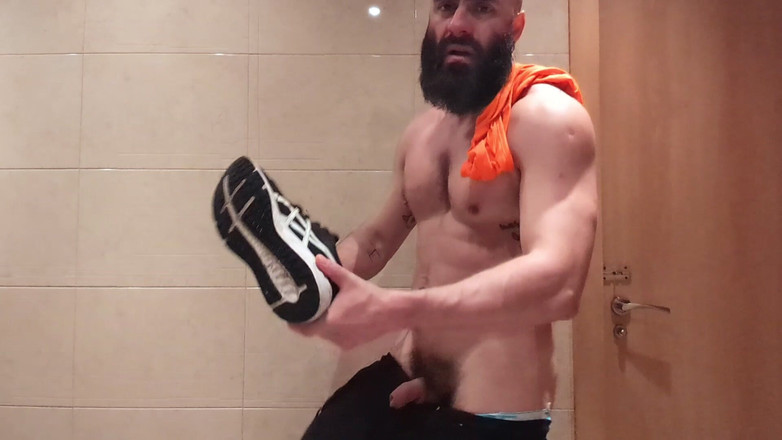 The Bearded Master: Papai adora se cheirar depois do treinamento.