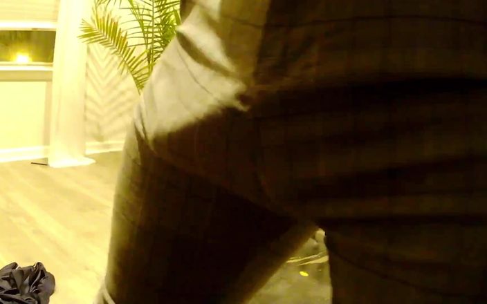 Dick Pants: My Enormous P को देखो