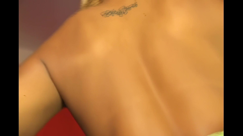 The Lesbians Megastore: Ciuman lesbian bertukar menjadi menjilat pepek