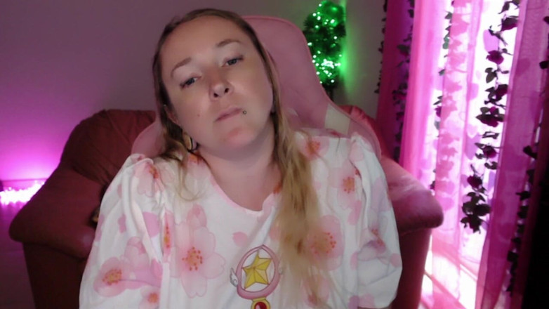 Kisicaxx: Zakar hitam besar menyembah cakap kotor