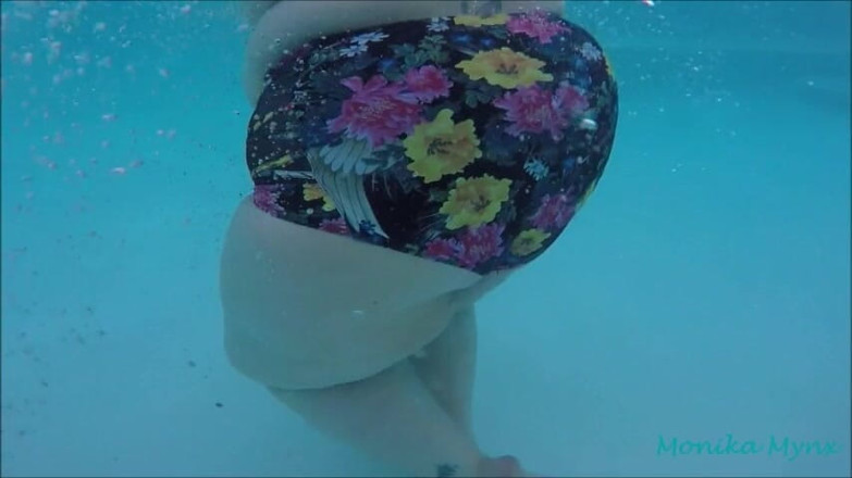 BBW Pleasures: SSBBW Body swimming (underwater view)