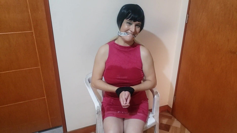 Agnes Swallow: Nevlastní sestra je svázaná a naštvaná