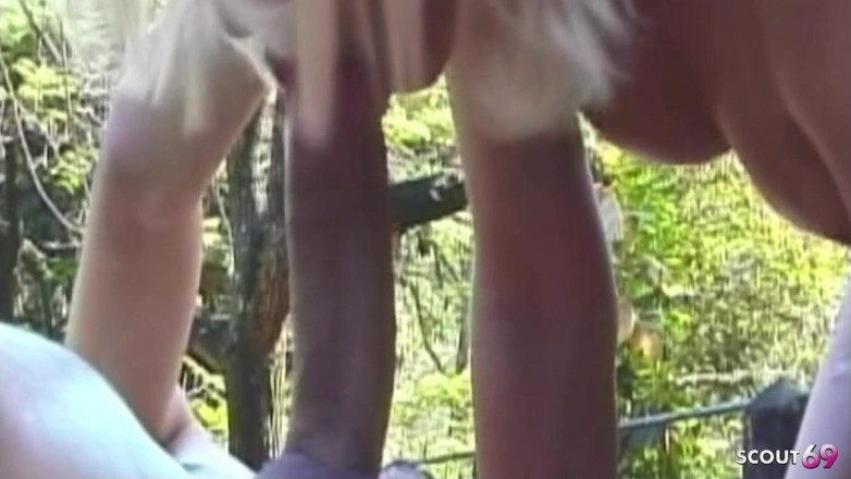 Shemale TS Collection: Die blonde versaute transe Agnes fickt anal im freien mit...