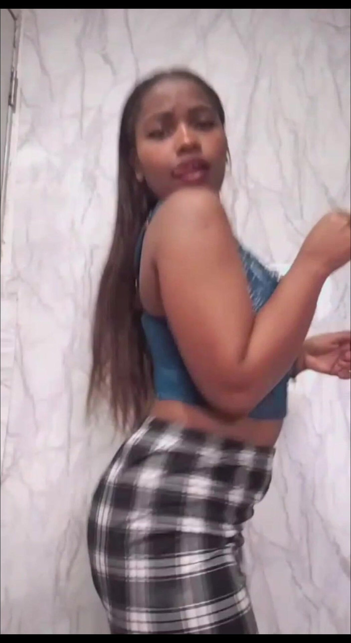 Minayi: Co czekasz, aby odwiedzić moją oficjalną stronę gorącej zawartości?