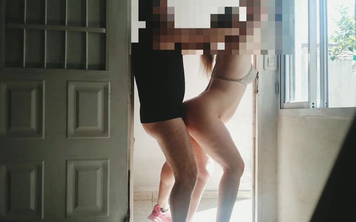 Activecouplearg: Sex u vchodových dveří