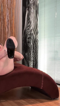 Private Couch Fisting Time