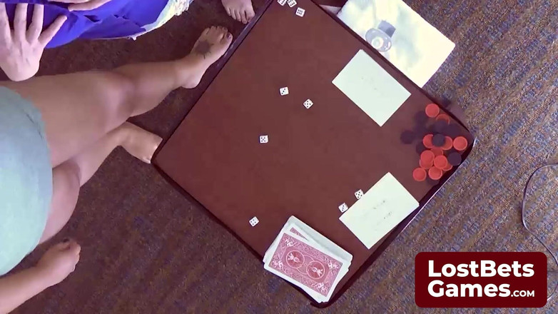 Lost Bets Games: L'ultimo perdente dello strip game, lasciato con solo il suo...