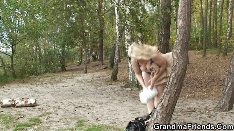 Granny Sluts: Divoké věci poblíž jezera