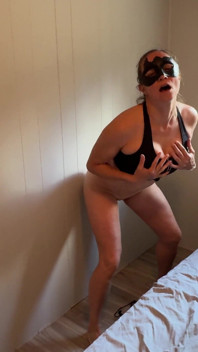 48-letnia milf pokazuje swoje zdzirowate umiejętności