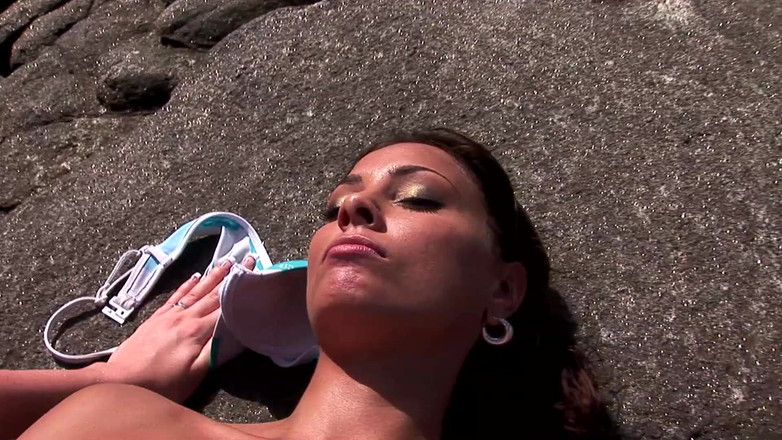 Pervy Studio: Ateşli lezbiyenler sırayla sulu çatlaklarına biniyor