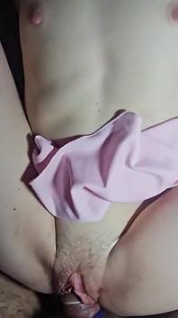 S.継娘タイトなピンクの猫と楽しんでいる