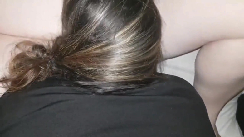 Real homemade BBW BBC porn: MFF slickar fingrar fitta medan du tar BBC doggy djupt...