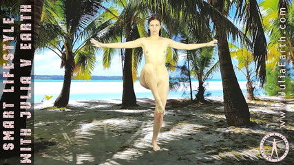 TheoryOfSex: Isometrisches Training mit Julia V Earth. Teil 3: Stärke.