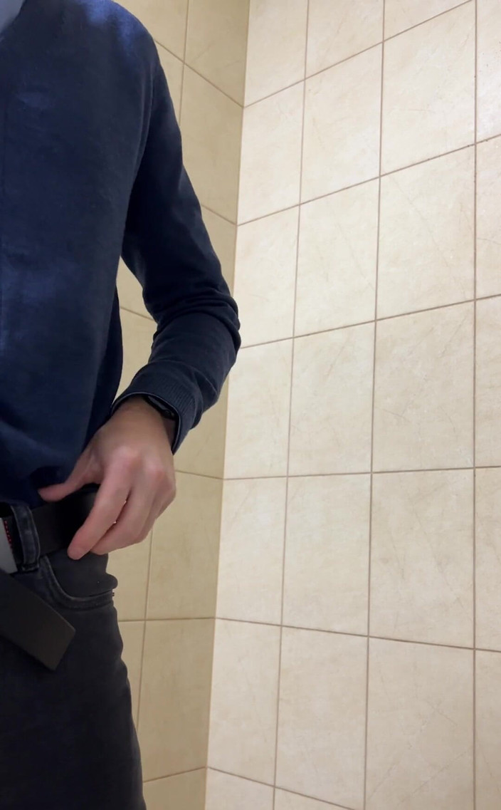 GayDuplo: Excitată la orele de lucru