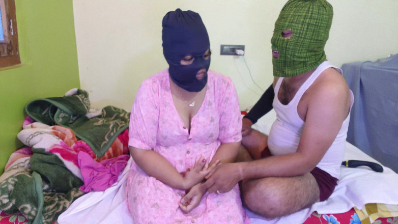 Hotty Mona: Moje nevlastní sestra mě přesvědčí, abych ji nechal jít na...