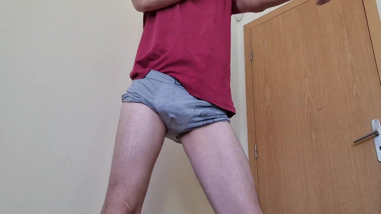 Rafael Torreano: Provocando meu bulge e guyass em meus boxershorts favoritos