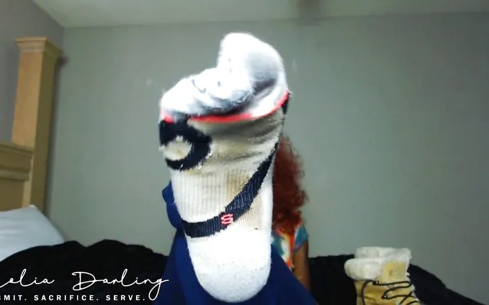 Kneel to Nolia: Sniffy sock worship