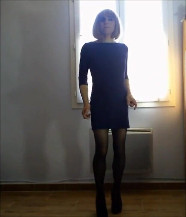 Faustine: Crossdresser Faustine sexy dance.