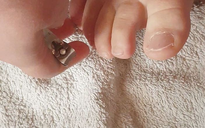 Faith's Feet Fetish: Cutting my toe nails - Faiths Feet Fetish