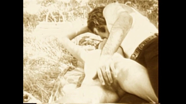 The Unforgettable: Na trávě pálící listí