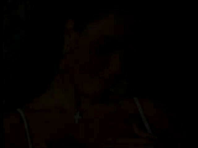 Lucky Cooch: Rondborstige brunette speelt met haar borsten en favoriete dildo