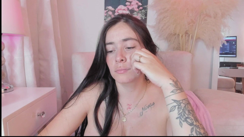 Msschloee_: Zwanger meisje wil geneukt worden als ze alleen is op...