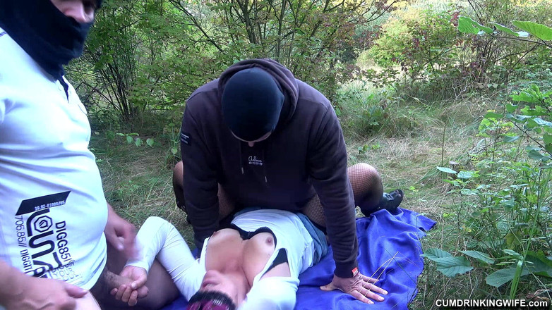 Cumdrinking Wife: Seyir alanında dölleme grup seks 2