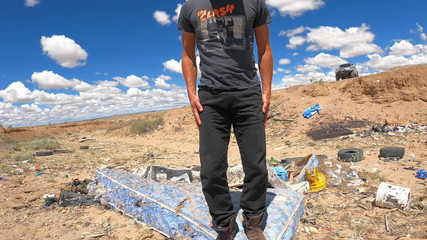 Lapetus: Hainele punk se înmoaie pentru a treia oară