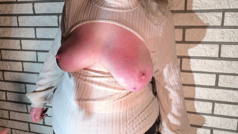 Bouncy Tits Action: Using Her Naked Tits for Valentines Day