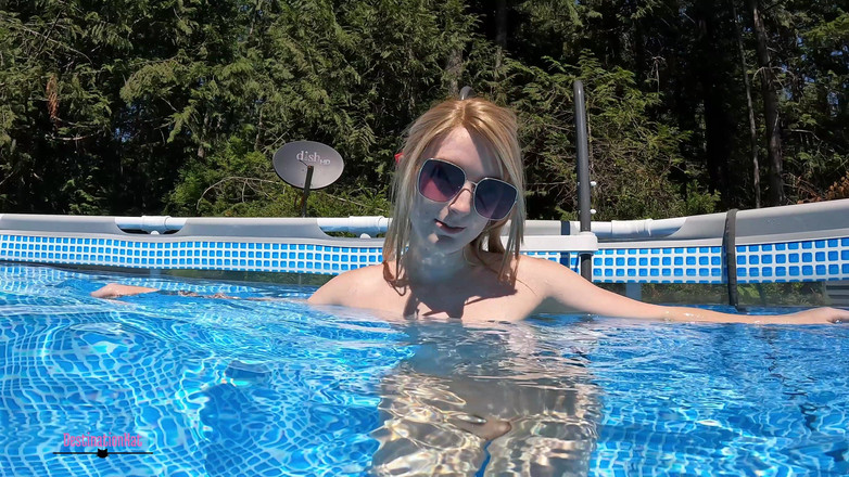 Destination Kat: Дрочка под водой