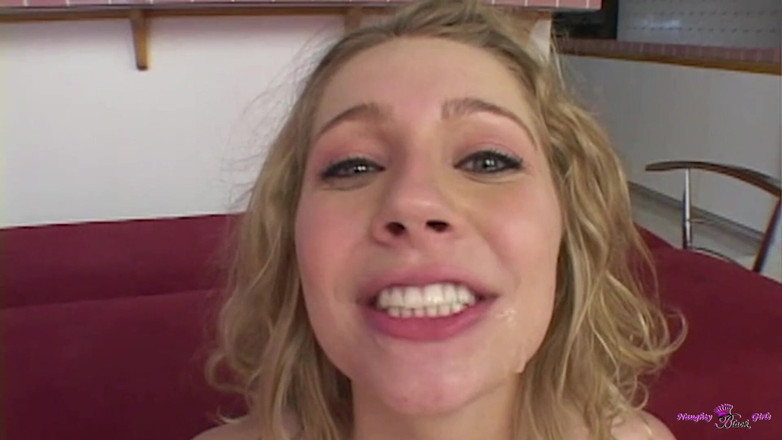 Naughty Black Girls: La rubia Mysti May de ojos abiertos es como una...