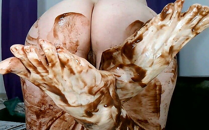 Brazilian_Miss: Fußfetisch - den Fuß mit schokolade wichsen