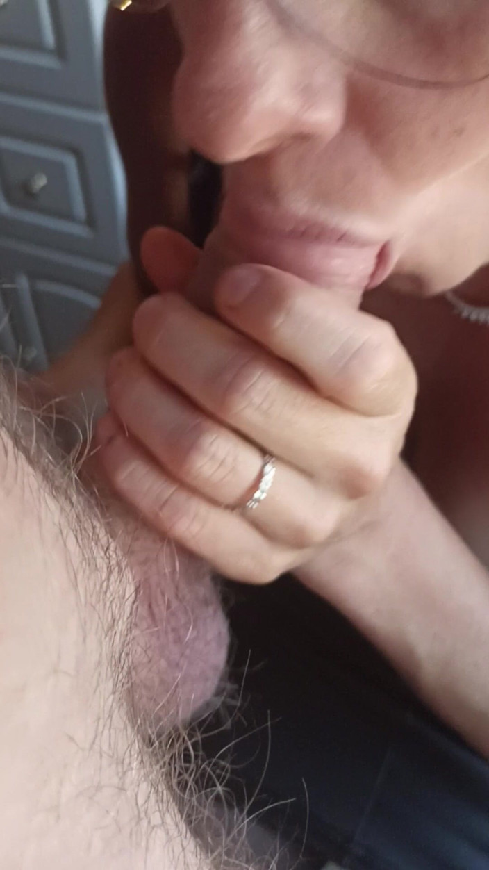 Jadelareine: A Good Morning Blowjob
