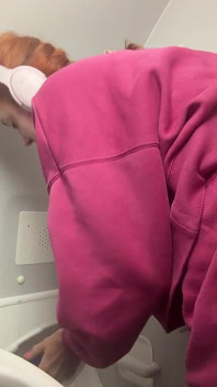 I Pee in the Plane Toilet!