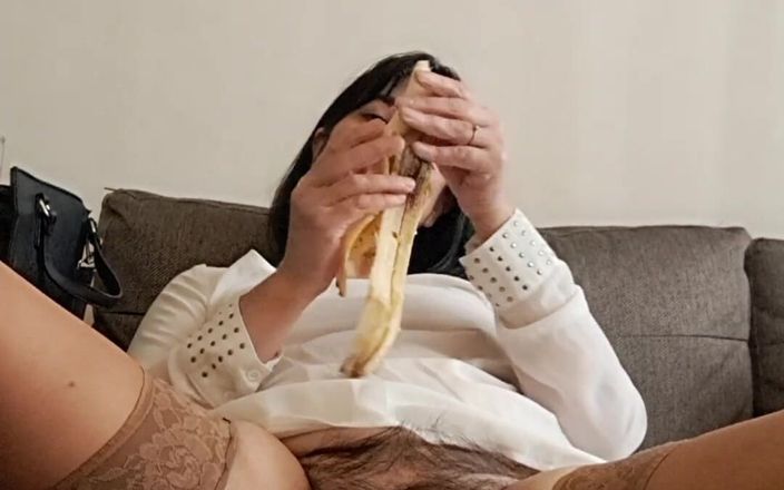 Mommy big hairy pussy: Styvmamma knullad av banan