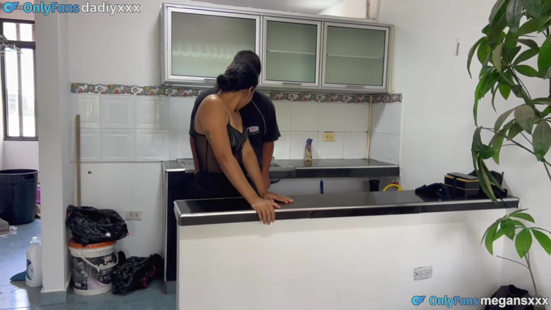 MeGanSxx: Min styvsysters slampa knullar med min man medan jag vilade