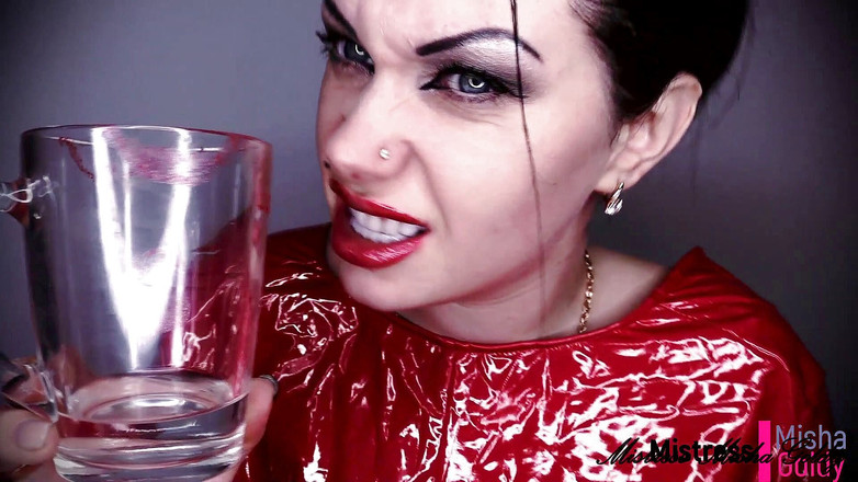 Goddess Misha Goldy: Поклоняйтеся моїй сучій помаді!