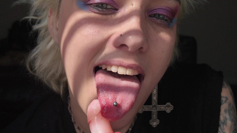 Glitterqueen1999: 4K - Penektomia Giantess - Tiny Man in My Food
