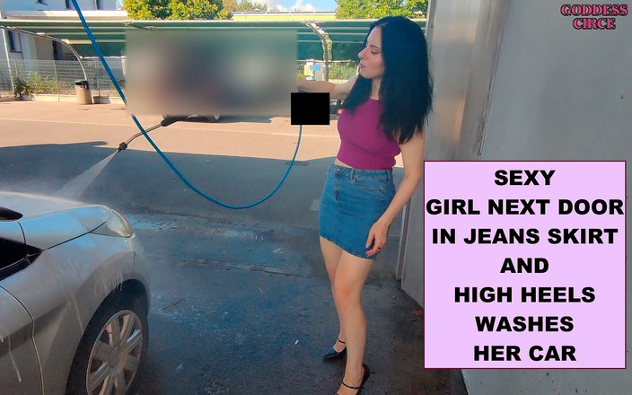 Goddess Circe: Sexy dívka v džínové sukni a vysokých podpatcích umývá její...