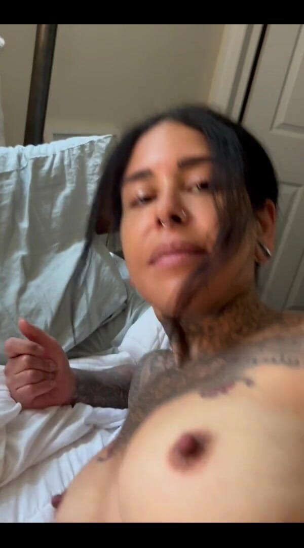 Celine Shore: 3837356115.mp4ajust terminato un allenamento e si sente super eccitato