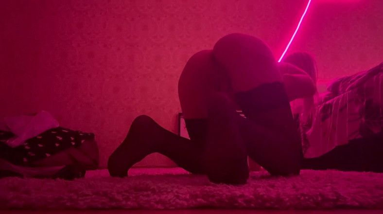 LopaLopa: The girl fucks cam again