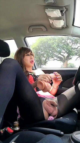 BestGirlBess: Sissy slut Bess fucks herself and cums big in the...