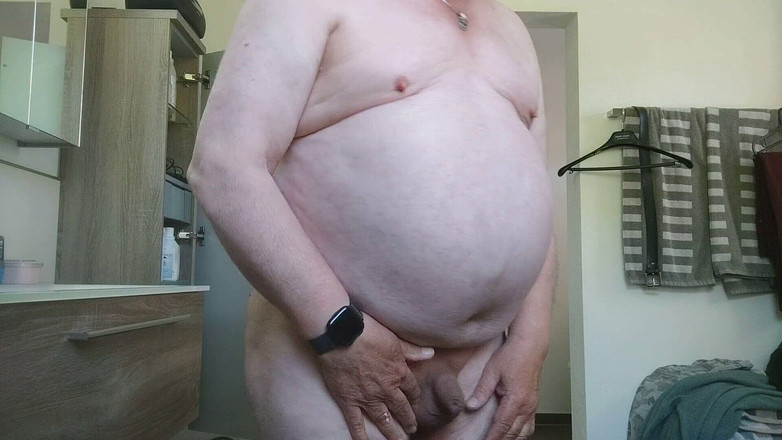 Karlchengeil: Afeitarte las tetas y poner loción en mi cuerpo