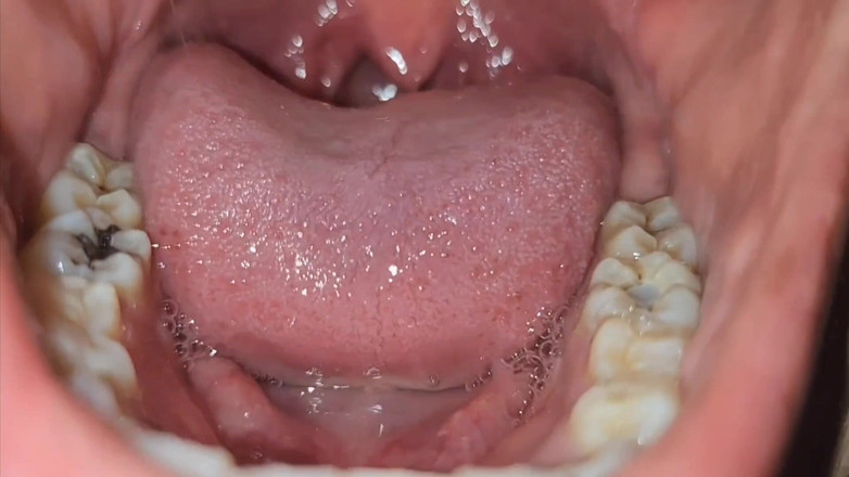 Pietro Montoya: Ge gult piss till min slav och få henne att...