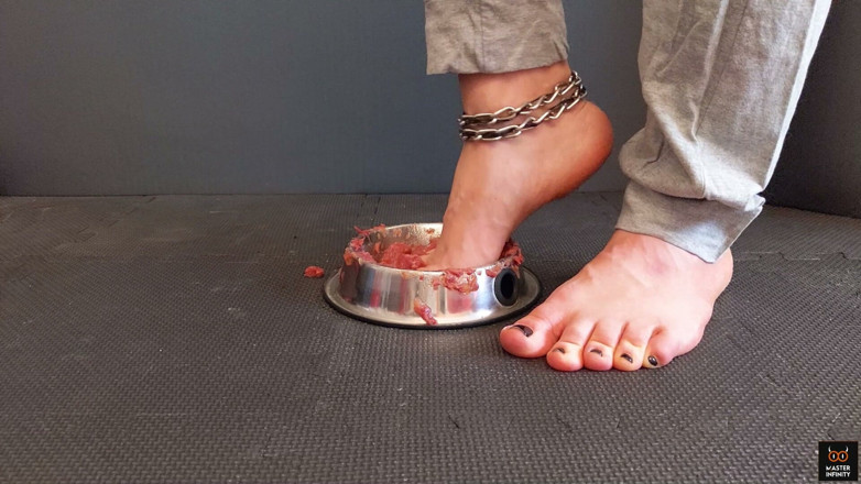 Master Infinity Dom: Viande en boîte sous les pieds